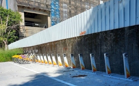 圖說:土城中央路四段經養工處整頓後，搖身一變UBIKE站，供附近居民使用。