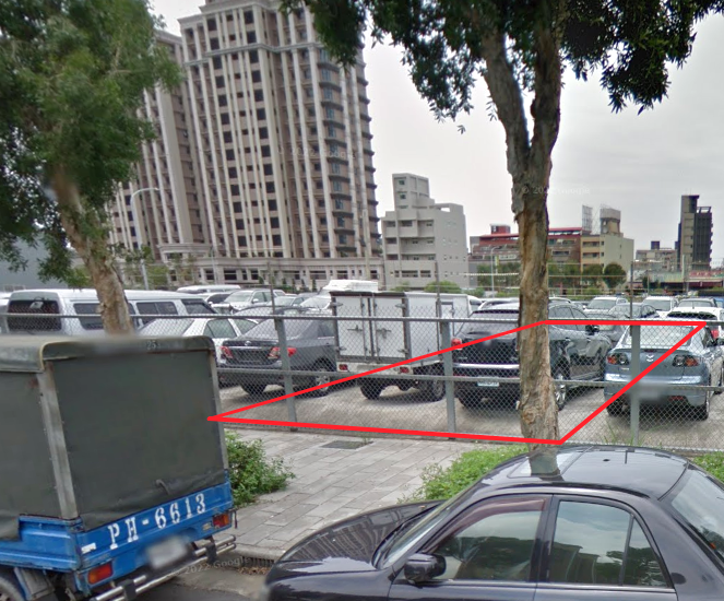 新北市養工處將林口文明街與三民路旁被占用的公有地收回，打造綠化步道，並增設無障礙友善坡道，加裝照明及環境綠美化，讓附近居民共享。