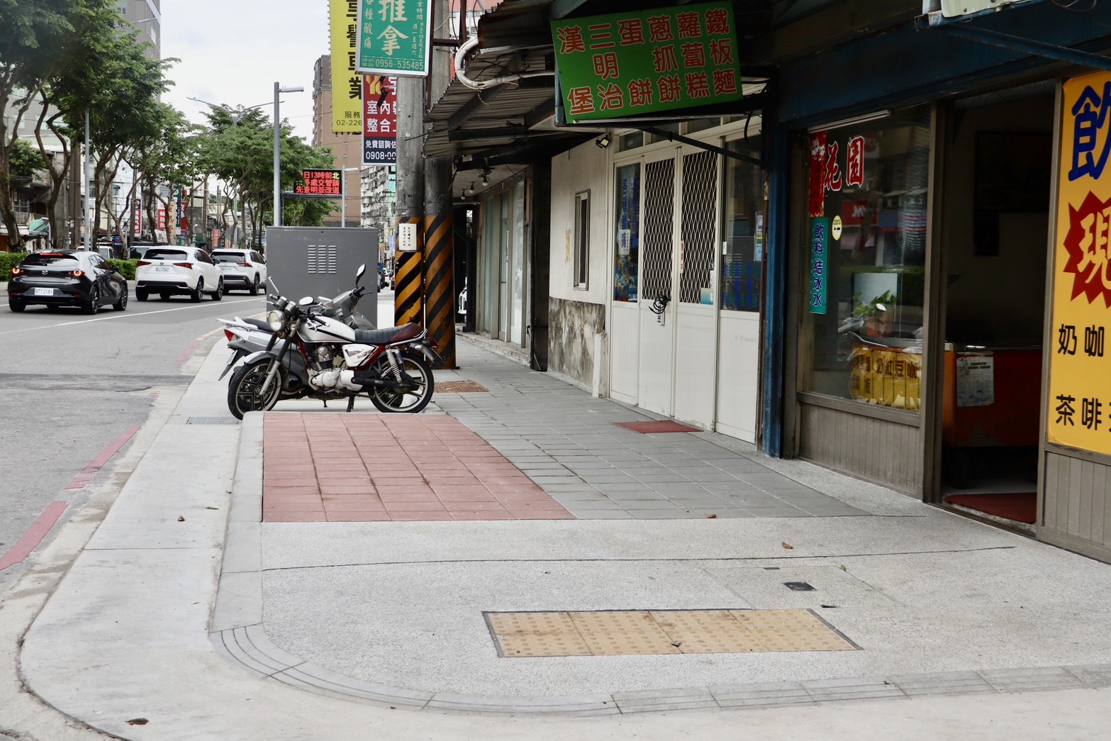 土城中央路3段（184巷至大安寮橋間）人行道改善全長500公尺，將移除原有25支電桿、遷移1座台電高架電箱、新設行人庇護島2處、新設路燈10支。