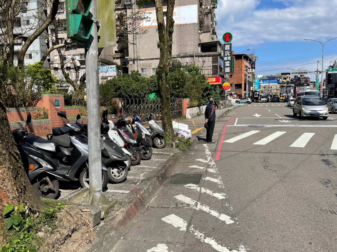 校園左側人行道_改善前_2