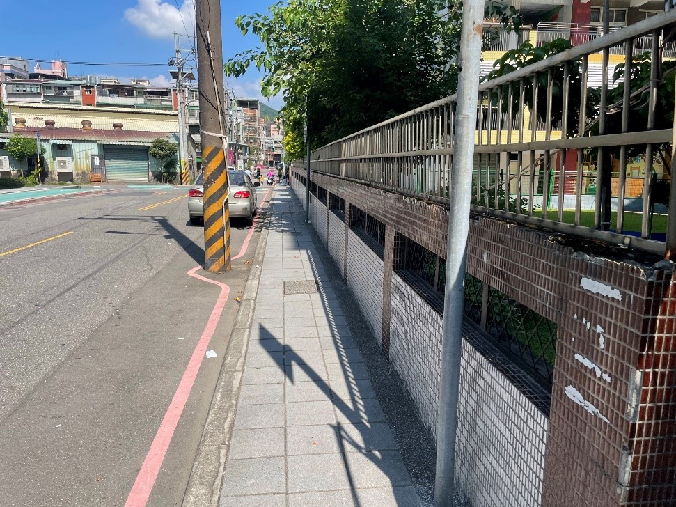 東榮街91巷口-右側校園側2_改善前