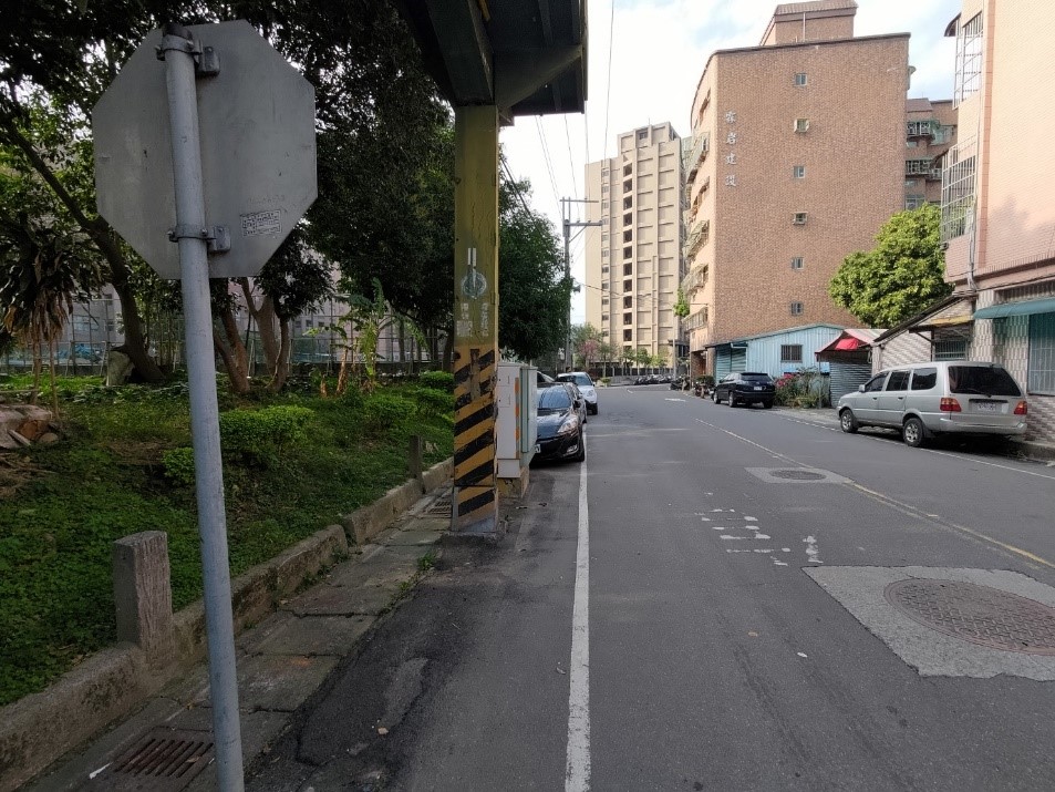 鶯歌高職學校周邊人行道_改善前