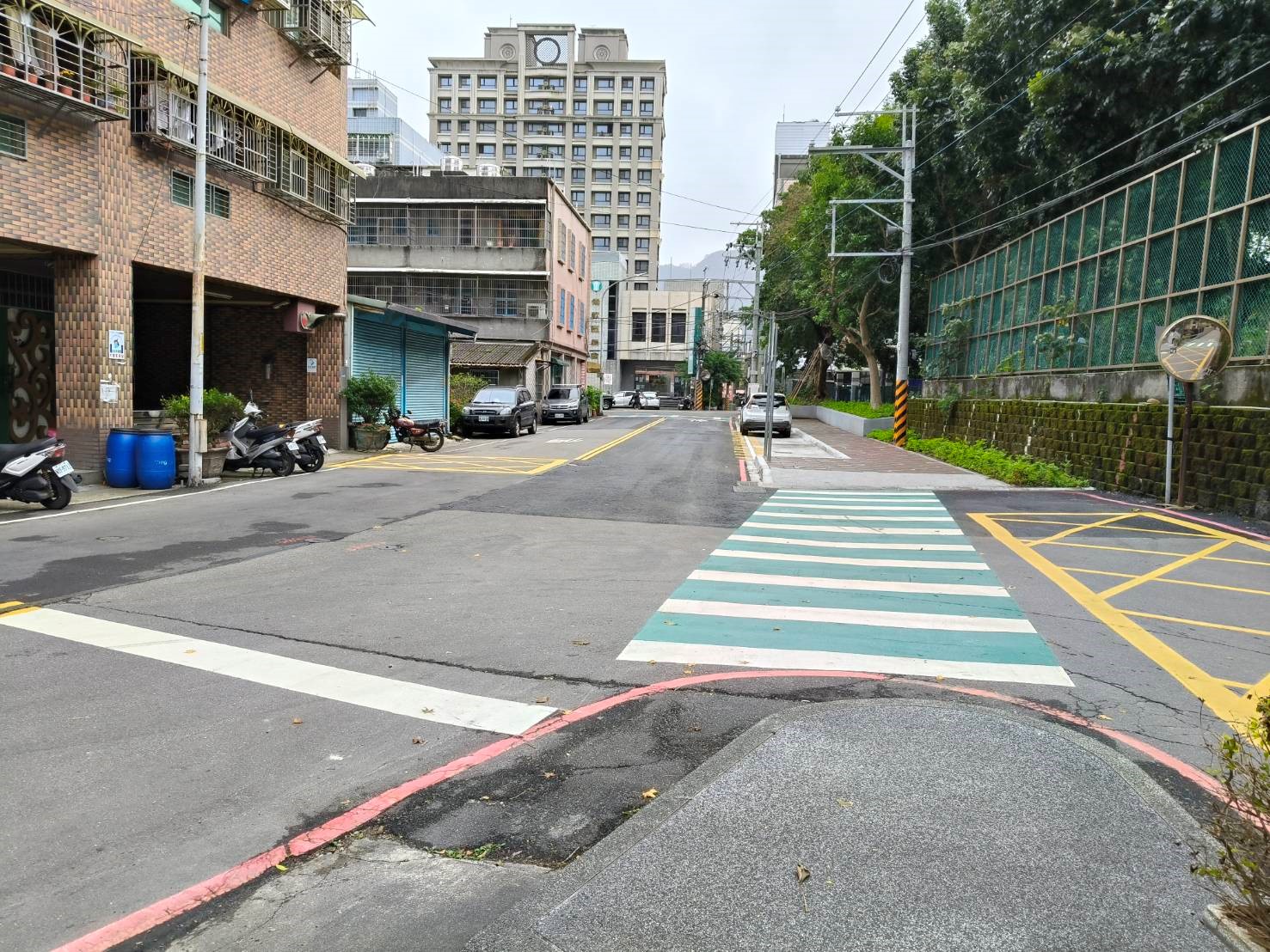 鶯歌高職學校周邊人行道2_改善後