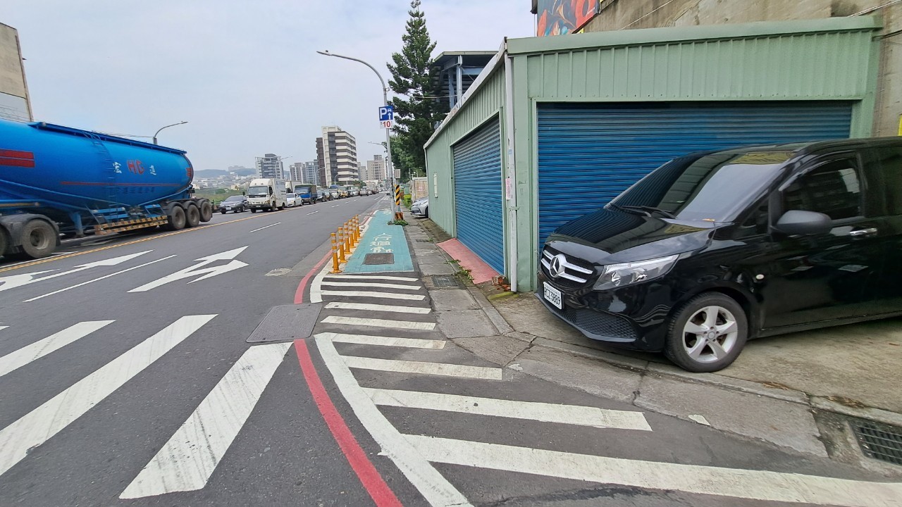 鶯歌路-右側_改善前