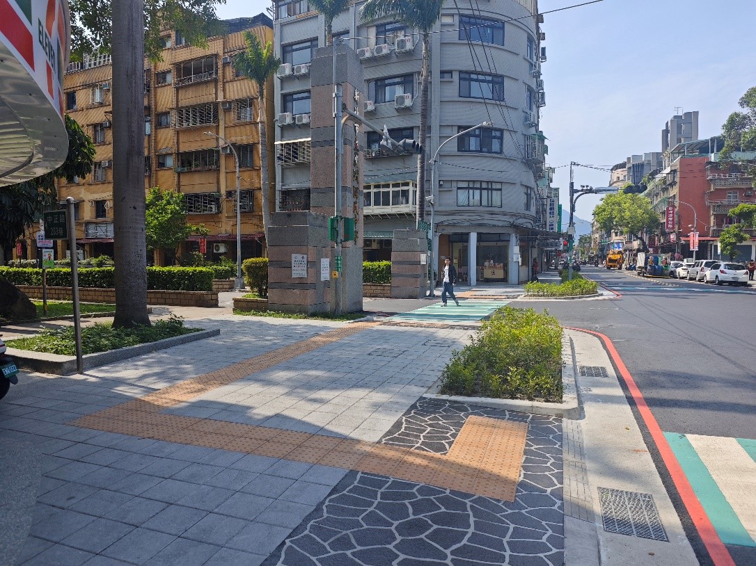 中正路(蘆洲國中前)改善後