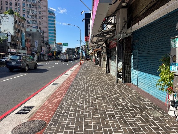 板橋區四川路2段(南雅南路2段至四川路2段34巷)雙號側人行道改善工程改善後